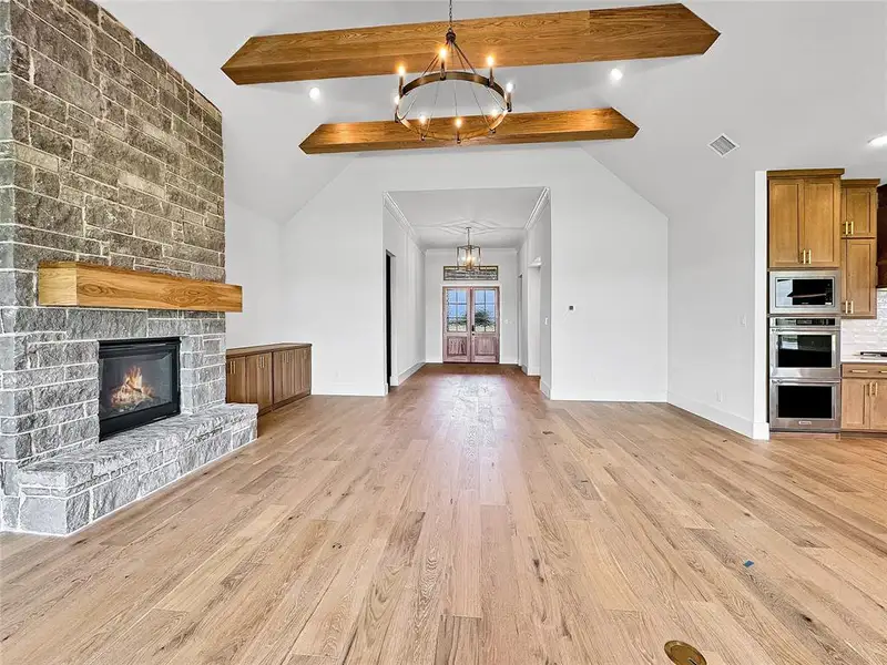 Spacious, unfurnished interior of a new home in The Retreat, Cleburne (Image 13).