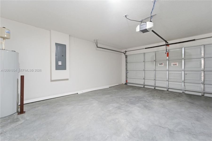 Spacious, unfurnished interior of a new home in , Port St. Lucie (Image 29).