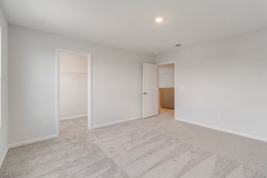 Spacious, unfurnished interior of a new home in Ellington, Elgin (Image 35).