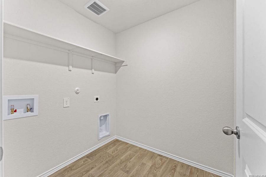 Spacious, unfurnished interior of a new home in Swenson Heights, Seguin (Image 19). Spacious, unfurnished interior of a new home in Swenson Heights, Seguin (Image 19).