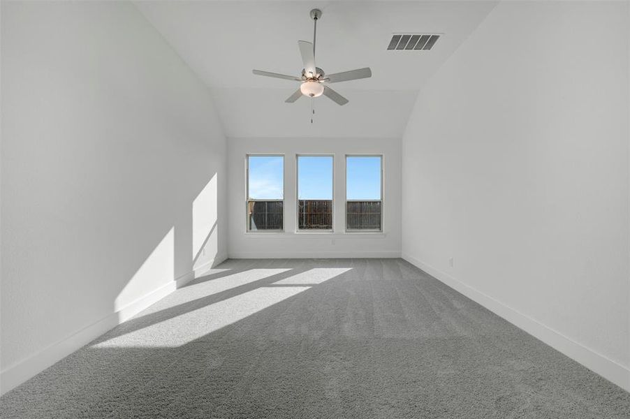 Spacious, unfurnished interior of a new home in Lily Creek at Sutton Fields, Aubrey (Image 31).