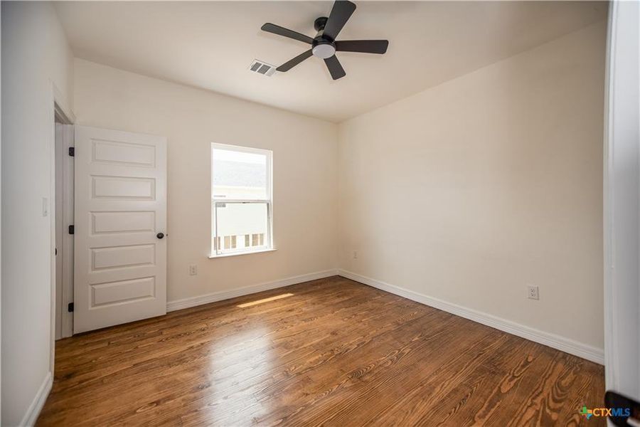 Spacious, unfurnished interior of a new home in , Port Lavaca (Image 18).