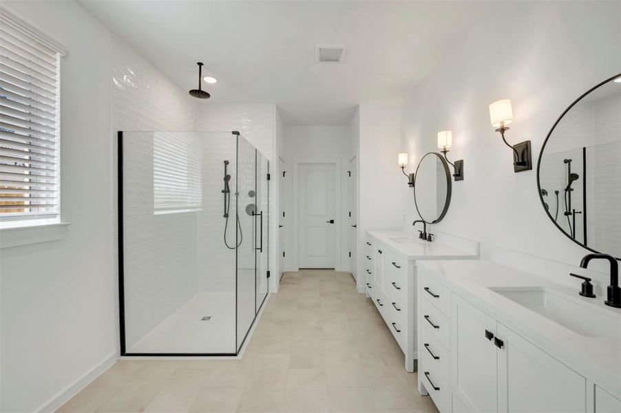 Luxurious primary bath