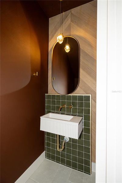 Close-up of interior finishes inside a home in , Tampa (Image 20).