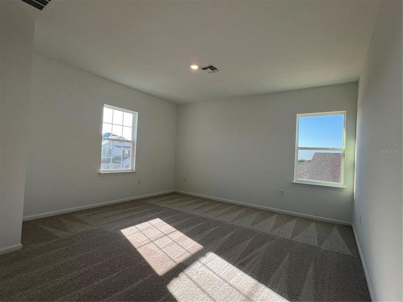 Spacious, unfurnished interior of a new home in Hills of Minneola, Minneola (Image 21).