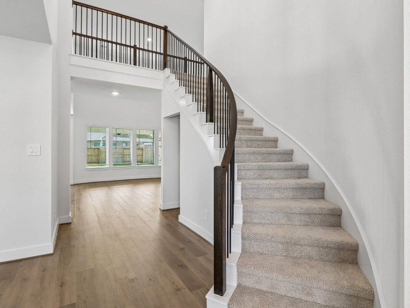 Spacious, unfurnished interior of a new home in Kingdom Heights, Rosenberg (Image 36).