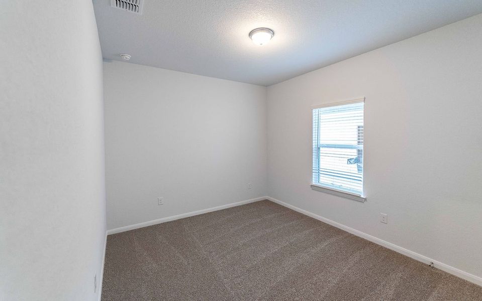 Spacious, unfurnished interior of a new home in Swenson Heights, Seguin (Image 12).