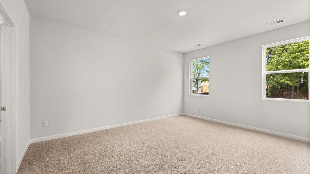 Representative unfurnished interior of a home built from the Salem by D.R. Horton in Fairway 17 at Mirror Lake, Villa Rica (Image 30).