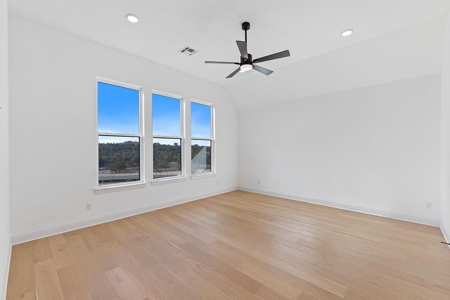 Spacious, unfurnished interior of a new home in Wolf Ranch West Bend - 60', Georgetown (Image 23).