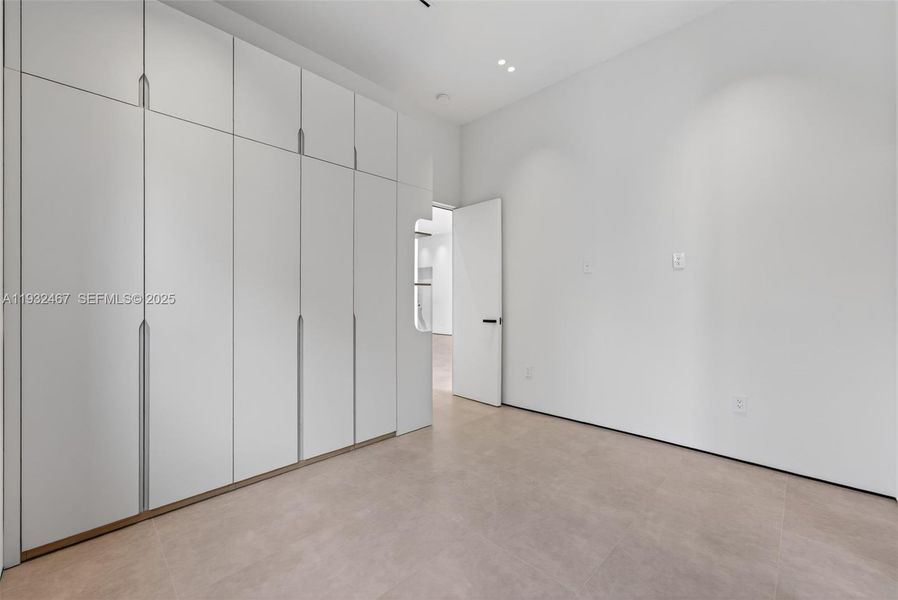 Spacious, unfurnished interior of a new home in , Miami Springs (Image 22).