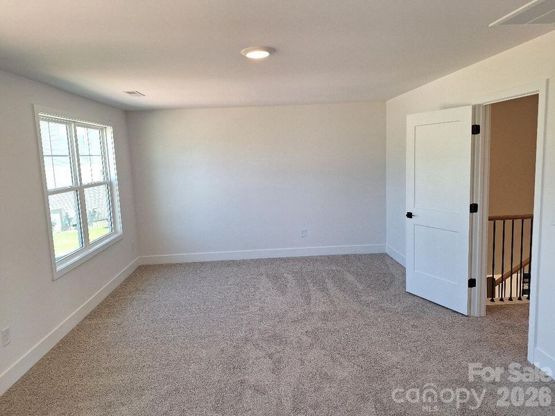 Spacious, unfurnished interior of a new home in Cardiff Glyn, Catawba (Image 22).