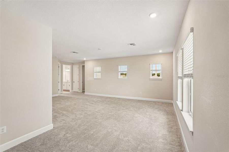 Spacious, unfurnished interior of a new home in Tiburon, Nokomis (Image 23).