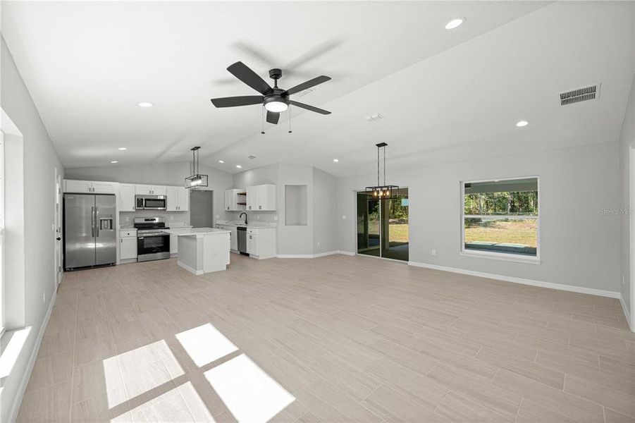 Spacious, unfurnished interior of a new home in , Dunnellon (Image 29).