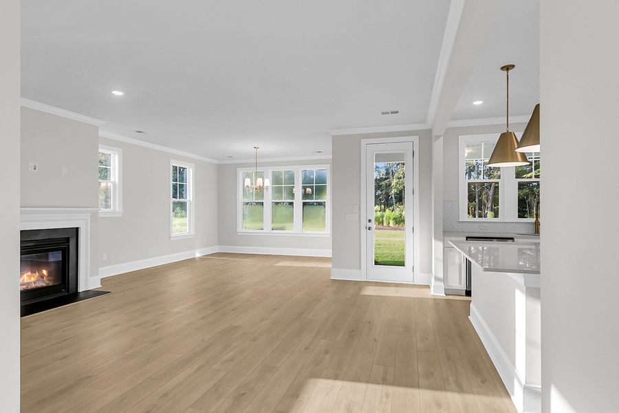 Spacious, unfurnished interior of a new home in Pineland Preserve, Summerville (Image 19).