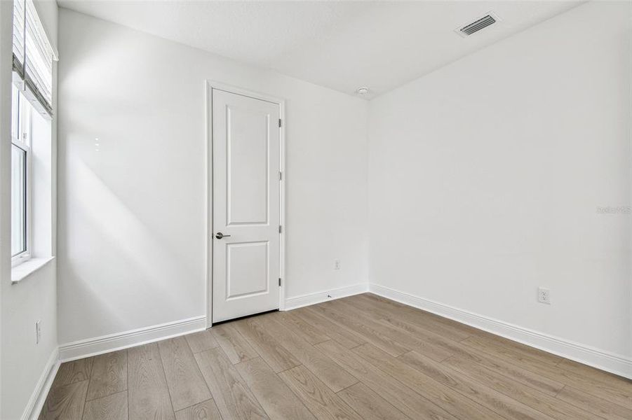 Spacious, unfurnished interior of a new home in Hawkstone, Sarasota (Image 22).