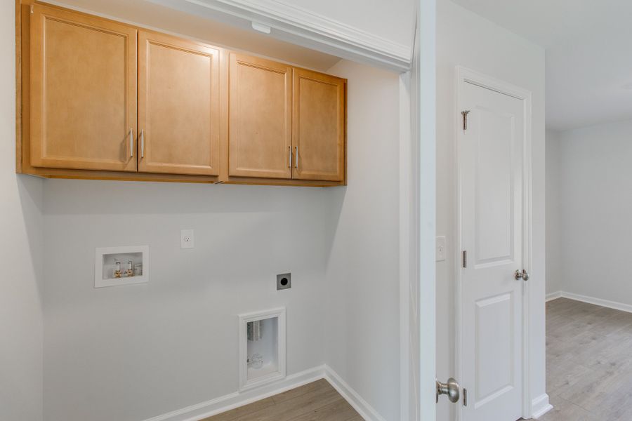 Spacious, unfurnished interior of a new home in Astoria, Columbia (Image 22).