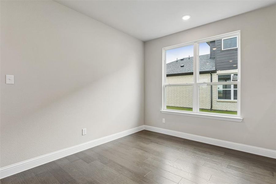 Spacious, unfurnished interior of a new home in Venetian, Weston (Image 18).