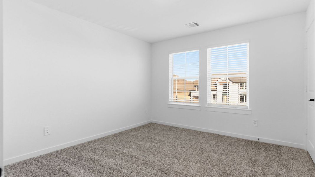 Spacious, unfurnished interior of a new home in Davis Harbor, League City (Image 21).