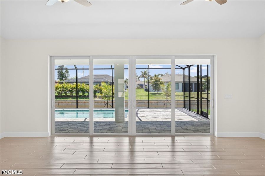 Spacious, unfurnished interior of a new home in Cape Coral, Cape Coral (Image 33).