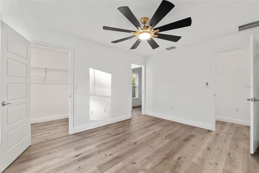 Spacious, unfurnished interior of a new home in , Dunnellon (Image 49).