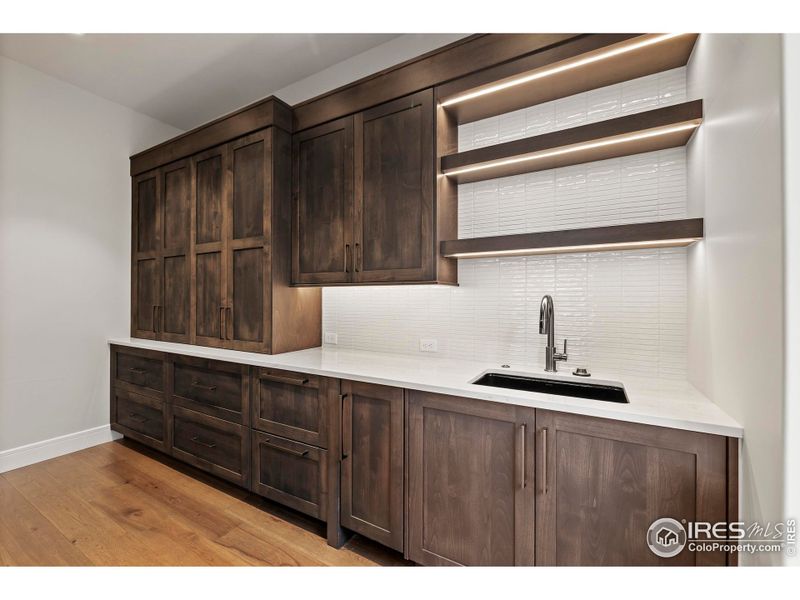 Scullery includes 2-drawer Beverage Fridge and Ice Maker Scullery includes 2-drawer Beverage Fridge and Ice Maker