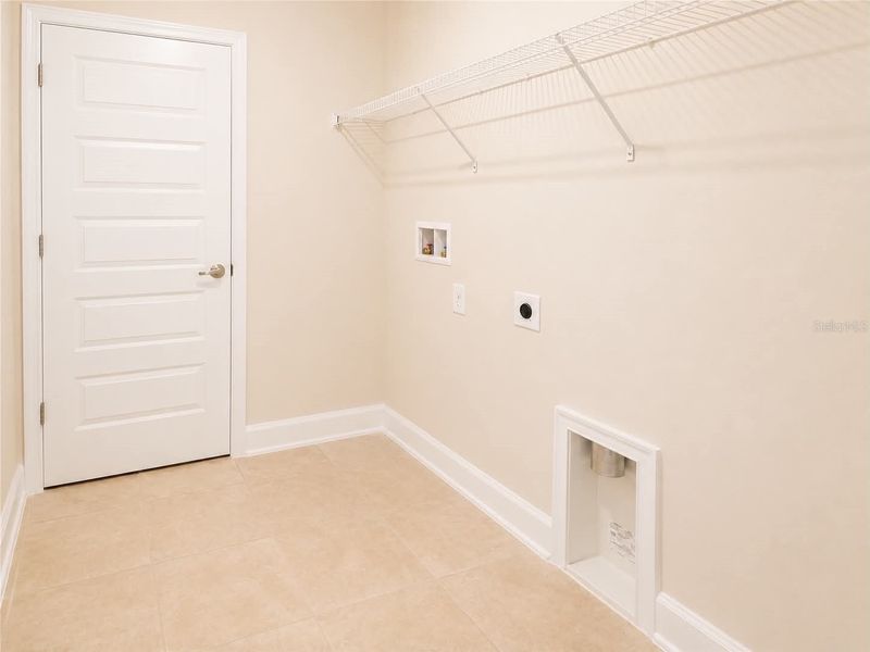 Spacious, unfurnished interior of a new home in Harmony Central, St. Cloud (Image 10).