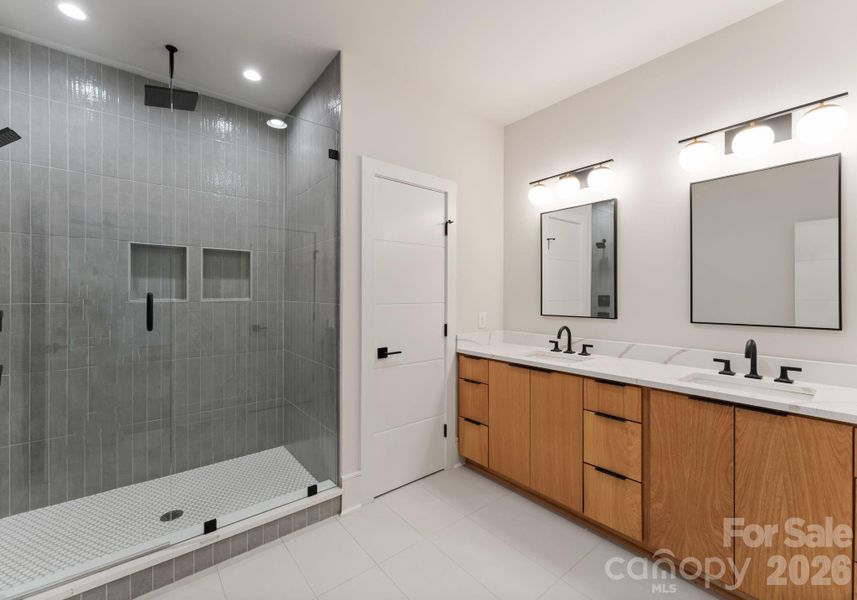 Photo is a representation of similar property Photo is a representation of similar property