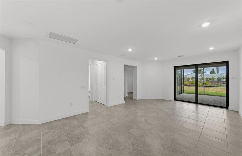 Spacious, unfurnished interior of a new home in Talon Preserve on Palmer Ranch, Nokomis (Image 25). Spacious, unfurnished interior of a new home in Talon Preserve on Palmer Ranch, Nokomis (Image 25).