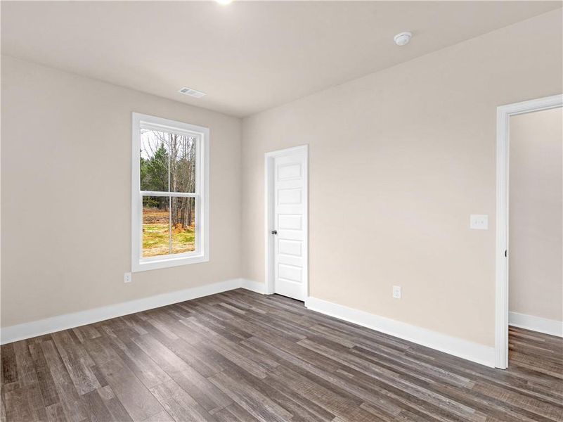 Spacious, unfurnished interior of a new home in , Mansfield (Image 26).