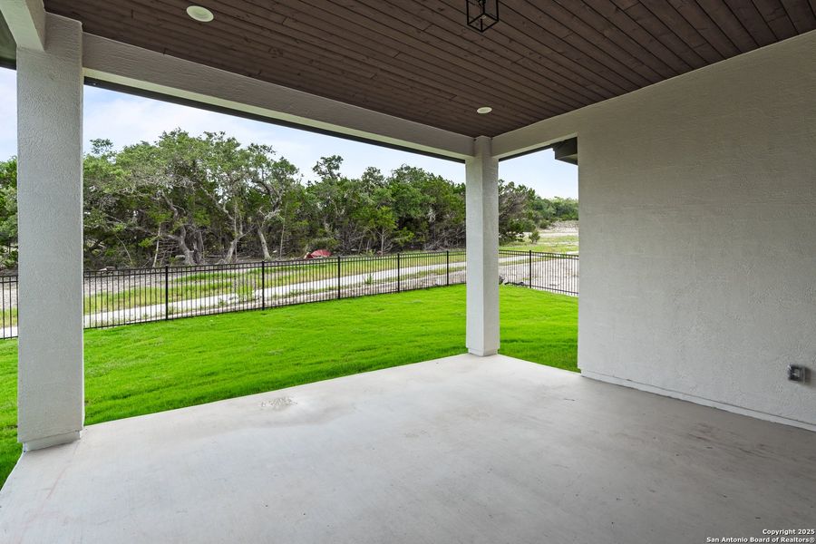 Image 20 of a home in Esperanza - 70'.