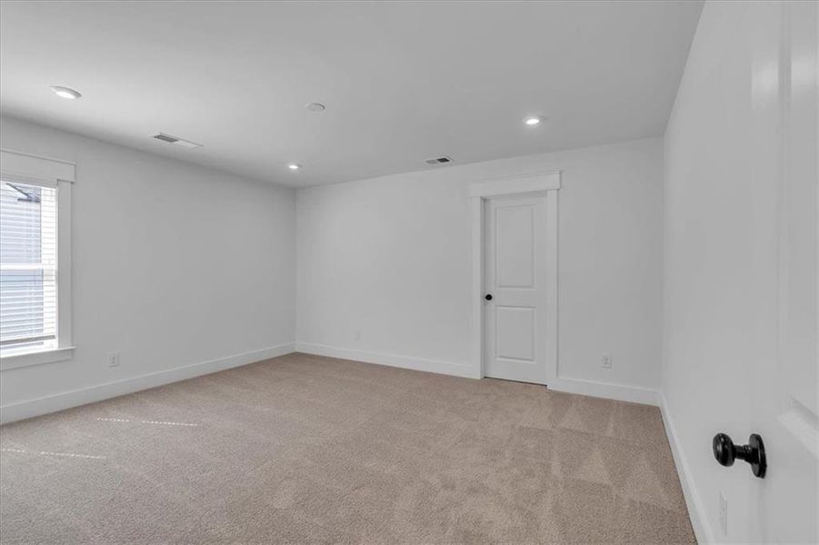 Spacious, unfurnished interior of a new home in Springside Reserve, Powder Springs (Image 33).