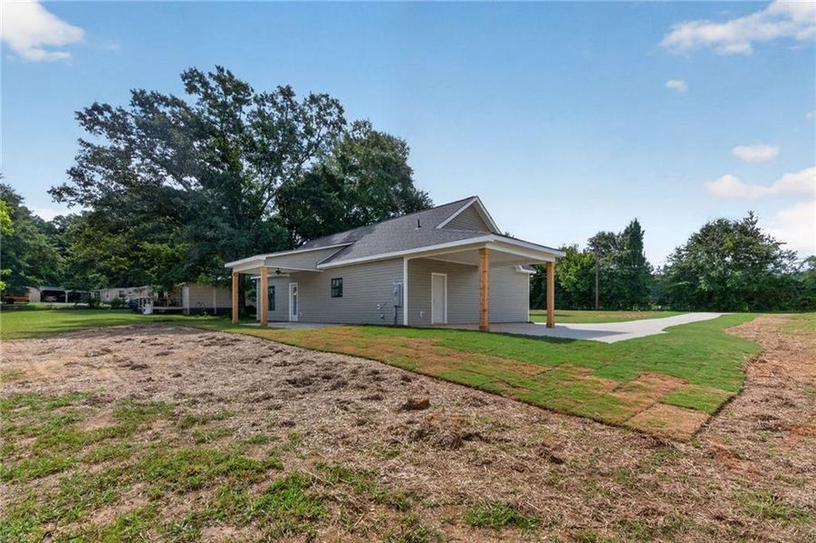 Exterior details and patio area of a home in , Cedartown (Image 22).