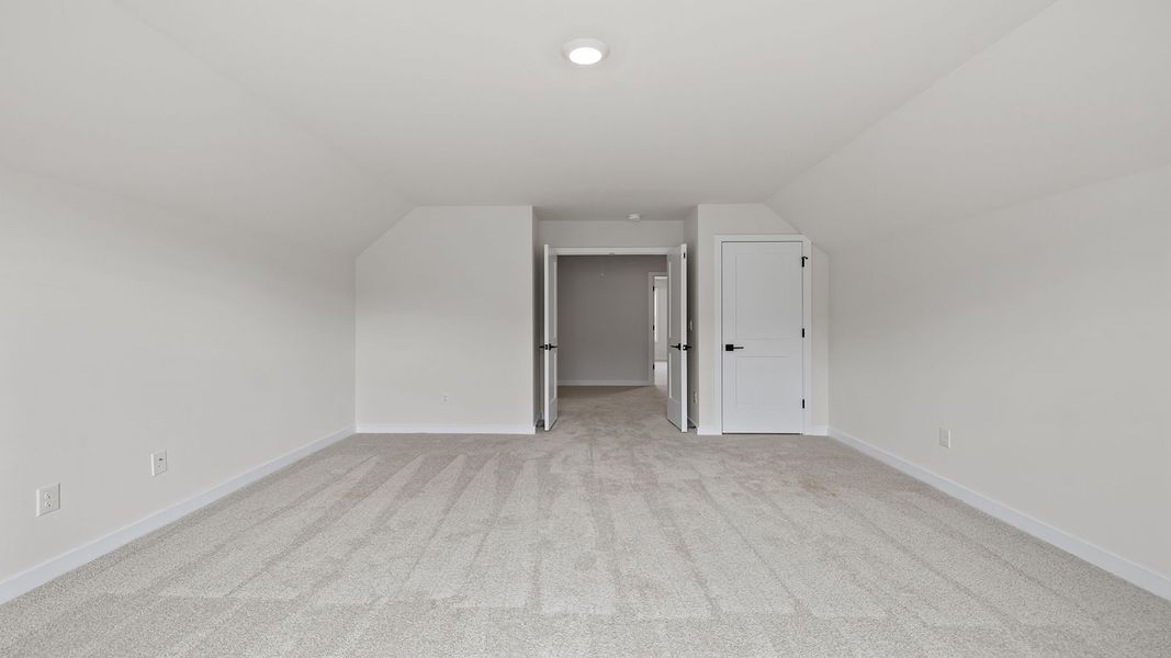 Spacious, unfurnished interior of a new home in Cottonwood Ridge, Piedmont (Image 23).