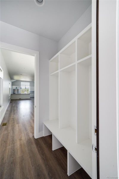 Spacious, unfurnished interior of a new home in , Salida (Image 31).