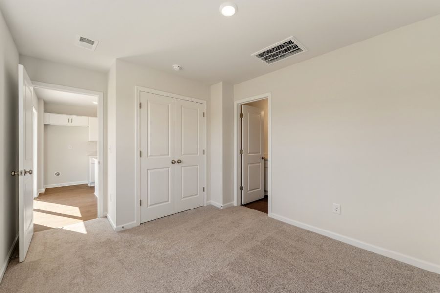 Spacious, unfurnished interior of a new home in Evergreen, Spartanburg (Image 14).