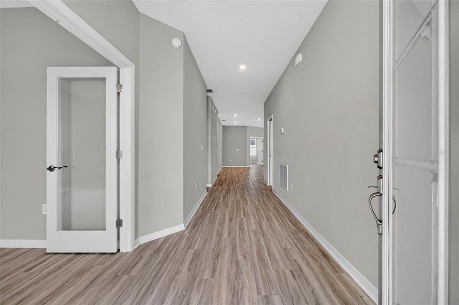 Spacious, unfurnished interior of a new home in , Davenport (Image 23).