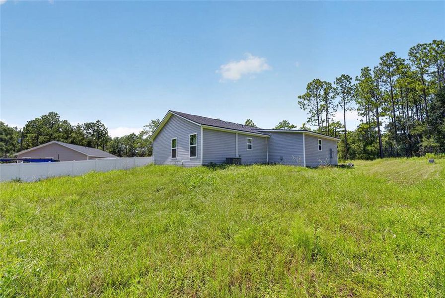 Exterior details and patio area of a home in , Ocala (Image 3).
