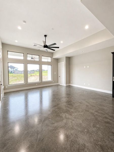 Spacious, unfurnished interior of a new home in , Willis (Image 20).
