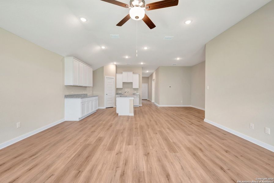 Spacious, unfurnished interior of a new home in Mesquite Ridge, San Antonio (Image 28). Spacious, unfurnished interior of a new home in Mesquite Ridge, San Antonio (Image 28).