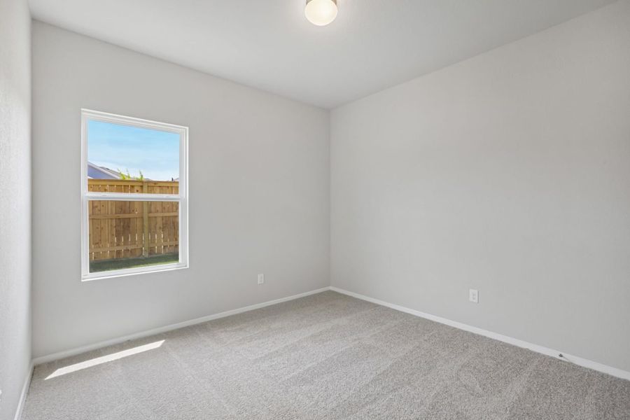 Spacious, unfurnished interior of a new home in Cloverleaf, Austin (Image 27).