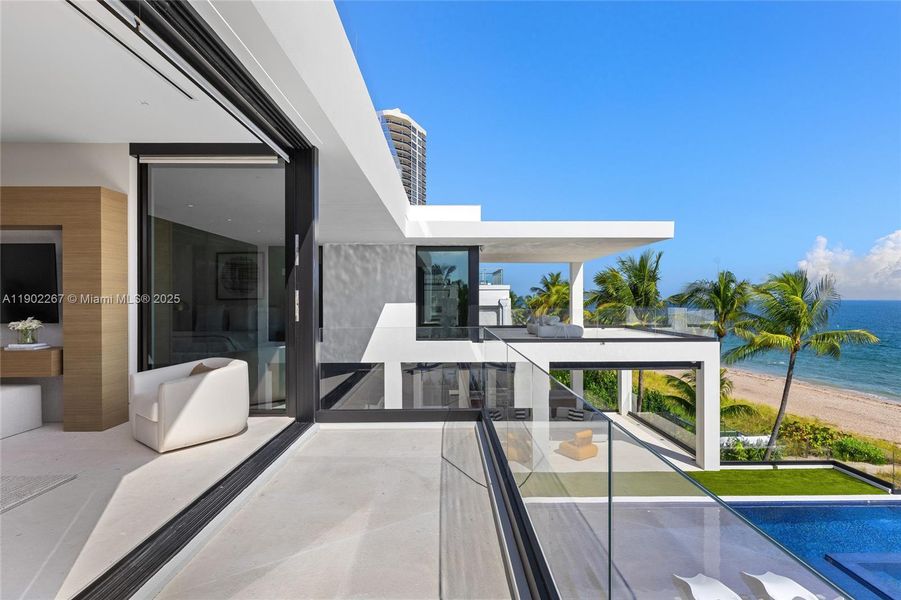 Exterior details and patio area of a home in , Fort Lauderdale (Image 45).