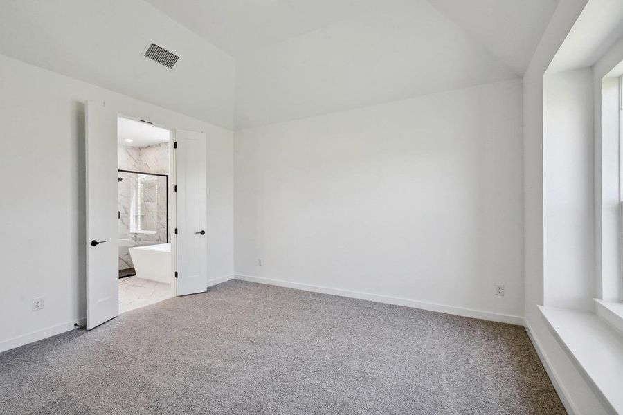 Spacious, unfurnished interior of a new home in Crosswinds, Kyle (Image 15).