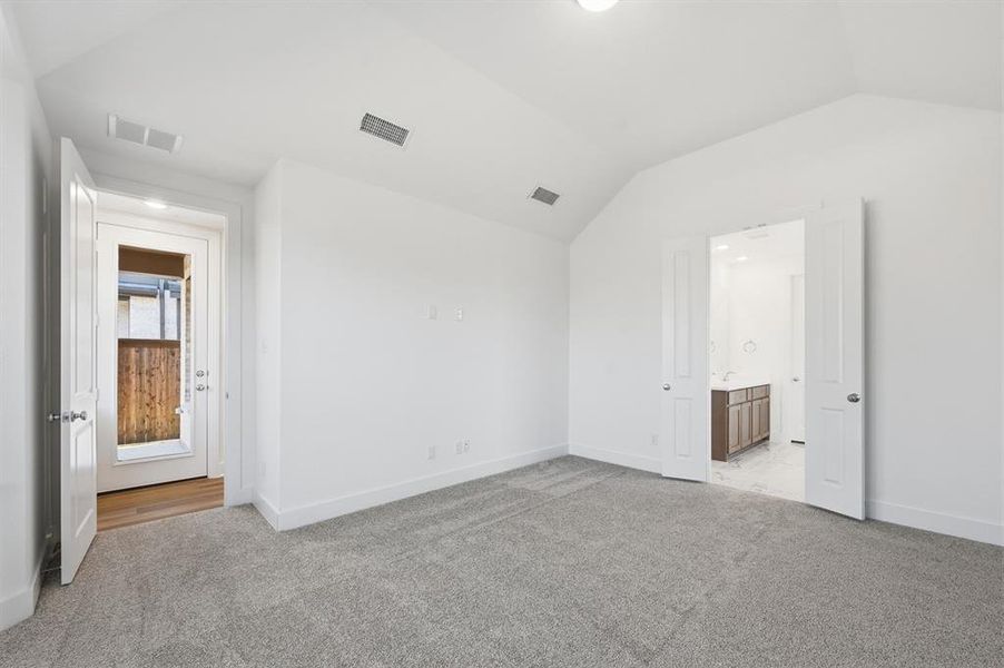 Spacious, unfurnished interior of a new home in Hillstead, Lavon (Image 24).