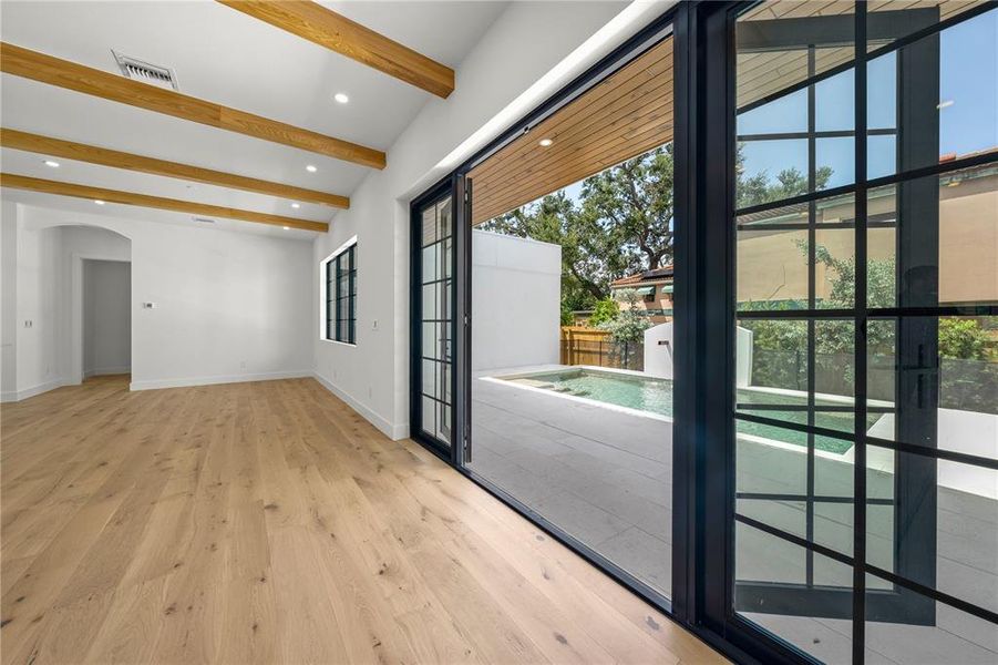 Spacious, unfurnished interior of a new home in , Sarasota (Image 32).