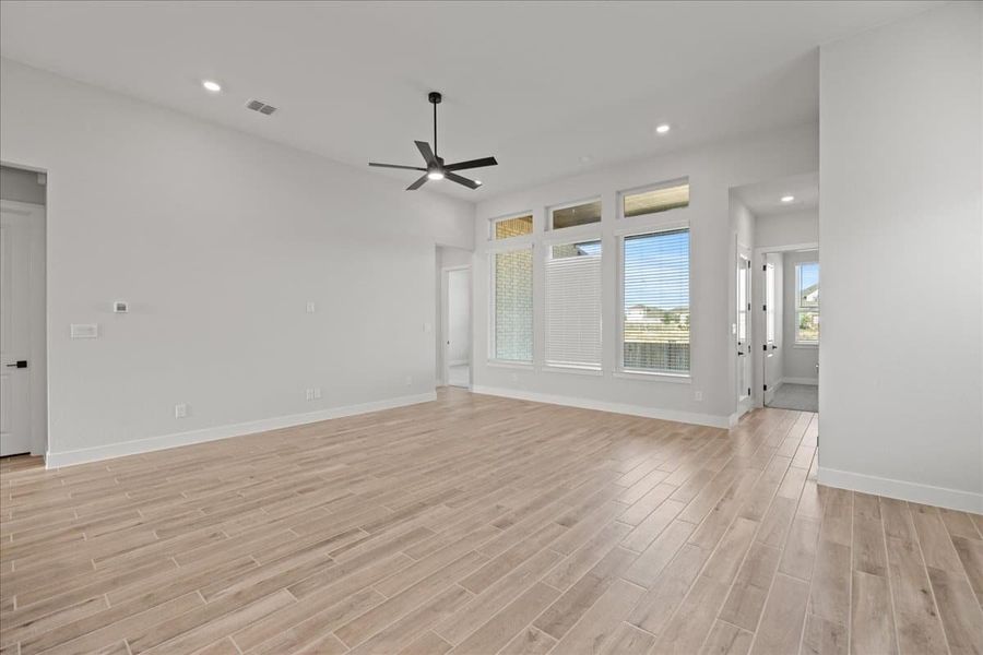 Spacious, unfurnished interior of a new home in Village at Three Oaks, Seguin (Image 25). Spacious, unfurnished interior of a new home in Village at Three Oaks, Seguin (Image 25).