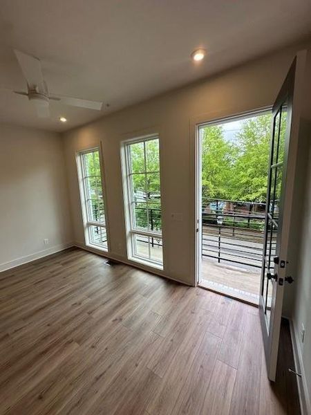 Spacious, unfurnished interior of a new home in , Atlanta (Image 9).