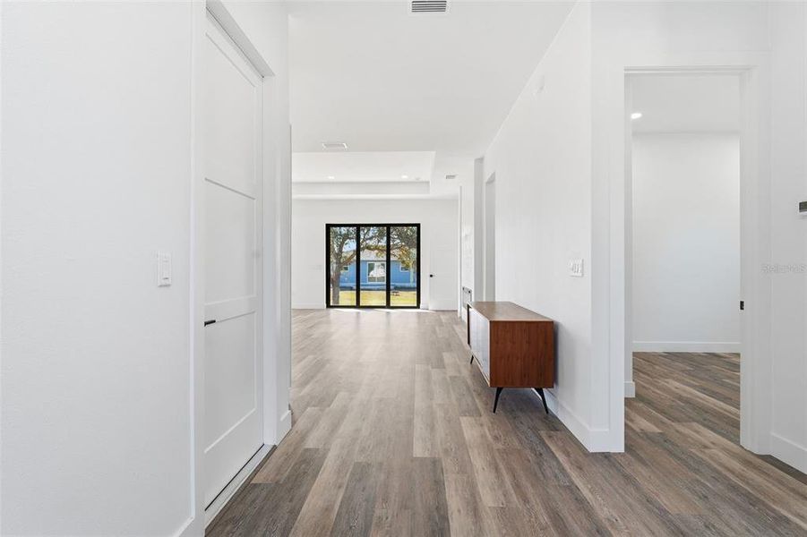 Spacious, unfurnished interior of a new home in , Port Charlotte (Image 18).