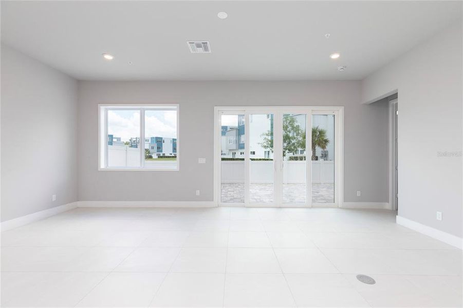 Spacious, unfurnished interior of a new home in , Reunion (Image 11).