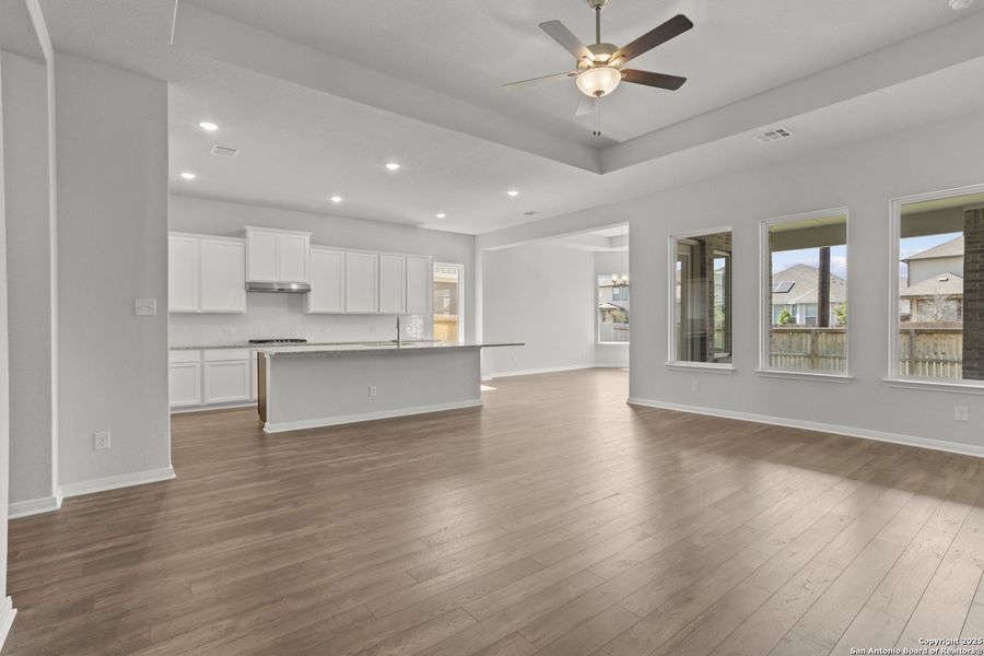 Spacious, unfurnished interior of a new home in Stillwater Ranch, San Antonio (Image 18).