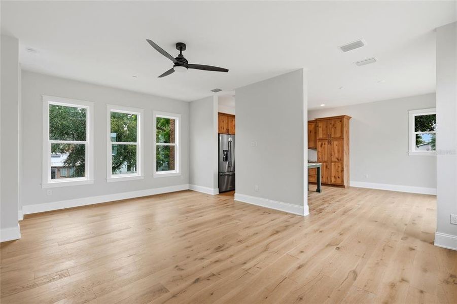 Spacious, unfurnished interior of a new home in , St. Petersburg (Image 26).